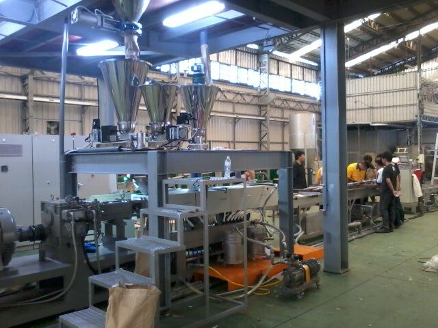 臺(tái)灣喂料機(jī)生產(chǎn)現(xiàn)場